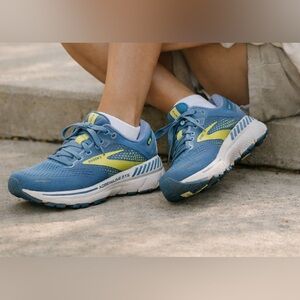 Brooks adrenaline GTS 22 running shoes women’s size 7 blue yellow